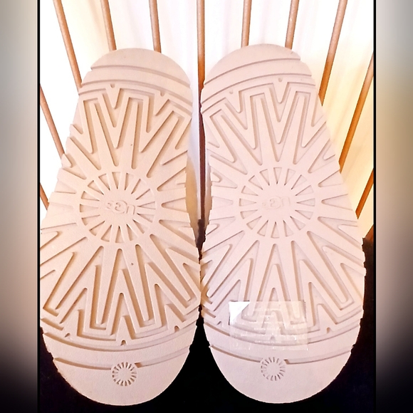 UGG Funkette Slipper, Chestnut, Size 8, *Brand New-Never Worn* (no box) - Picture 4 of 14